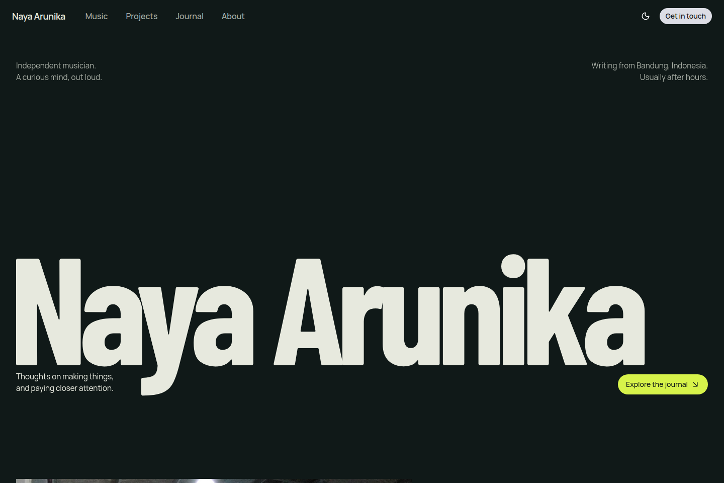 Selaras Blog homepage with a dark editorial layout and large Naya Arunika lettering.